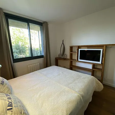 Appartement Pinede 2 Pieces Au Calme Confort *